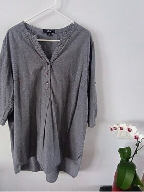 ellos Women's Black and White Striped Tunic Top